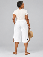 Neva comfort shorts in white, back view