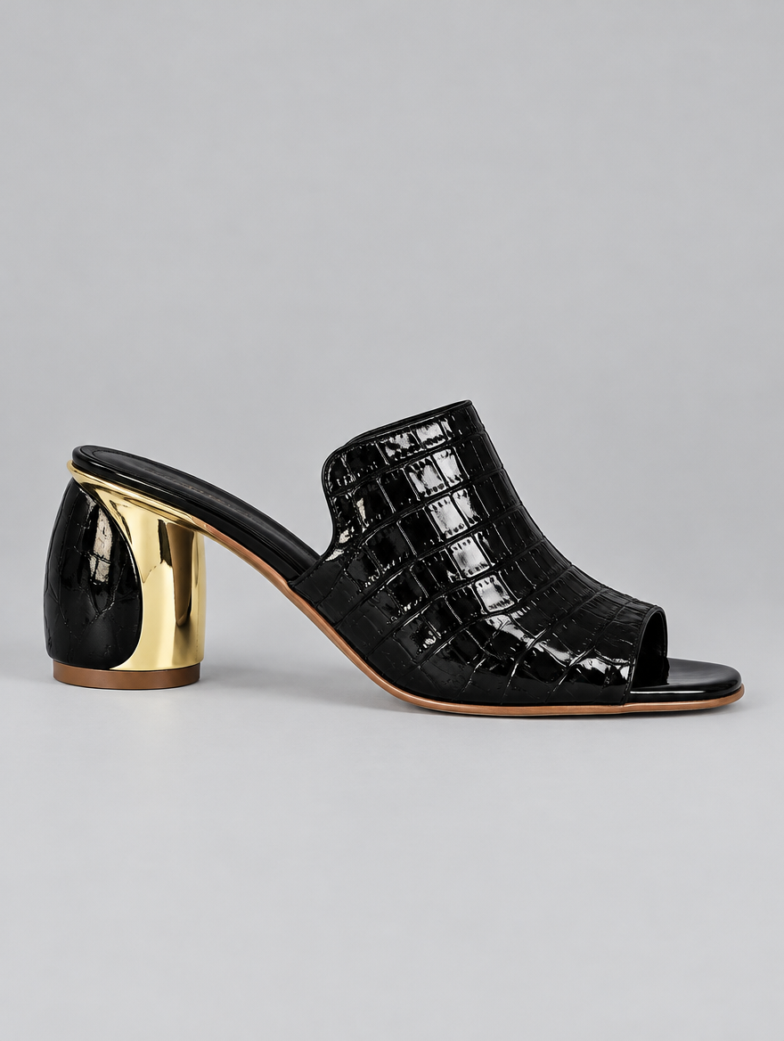 Valeska sandals in black, side view